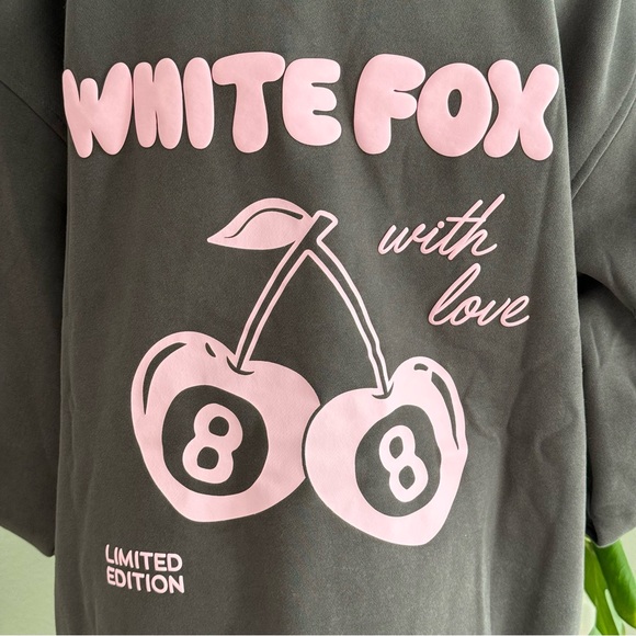 White Fox With Love In The Moment Oversized Hoodie Charcoal M/L

PTP: 25” - Picture 7 of 10